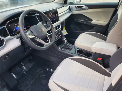 New 2025 Volkswagen Taos SE image 7