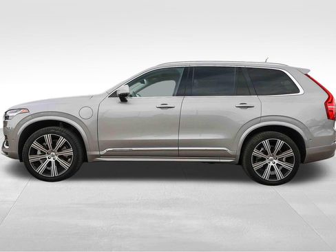 Used 2024 Volvo XC90 T8 Plus w/ Protection Package Premier AWD/4WD image 9