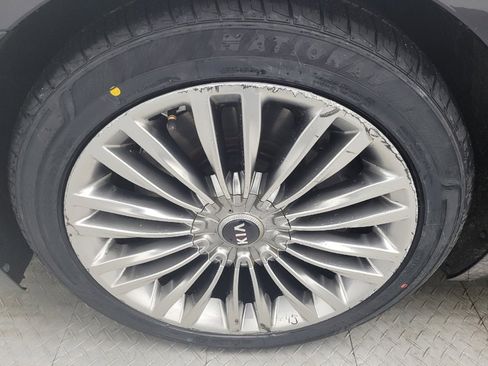 Used 2020 Kia K900 Luxury image 31