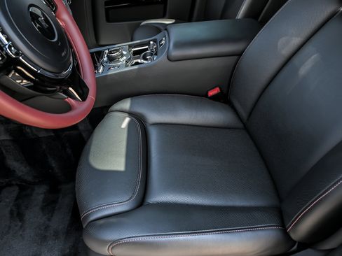 Used 2015 Rolls-Royce Ghost RWD image 19
