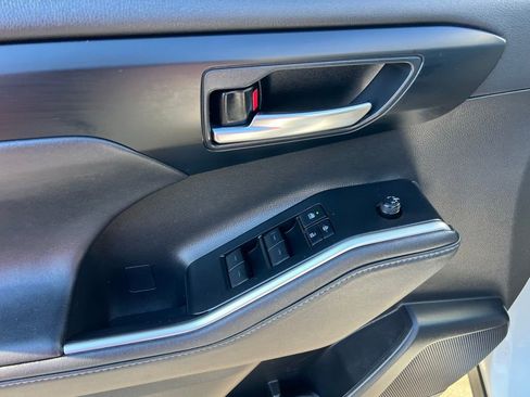 Used 2021 Toyota Highlander XLE image 15