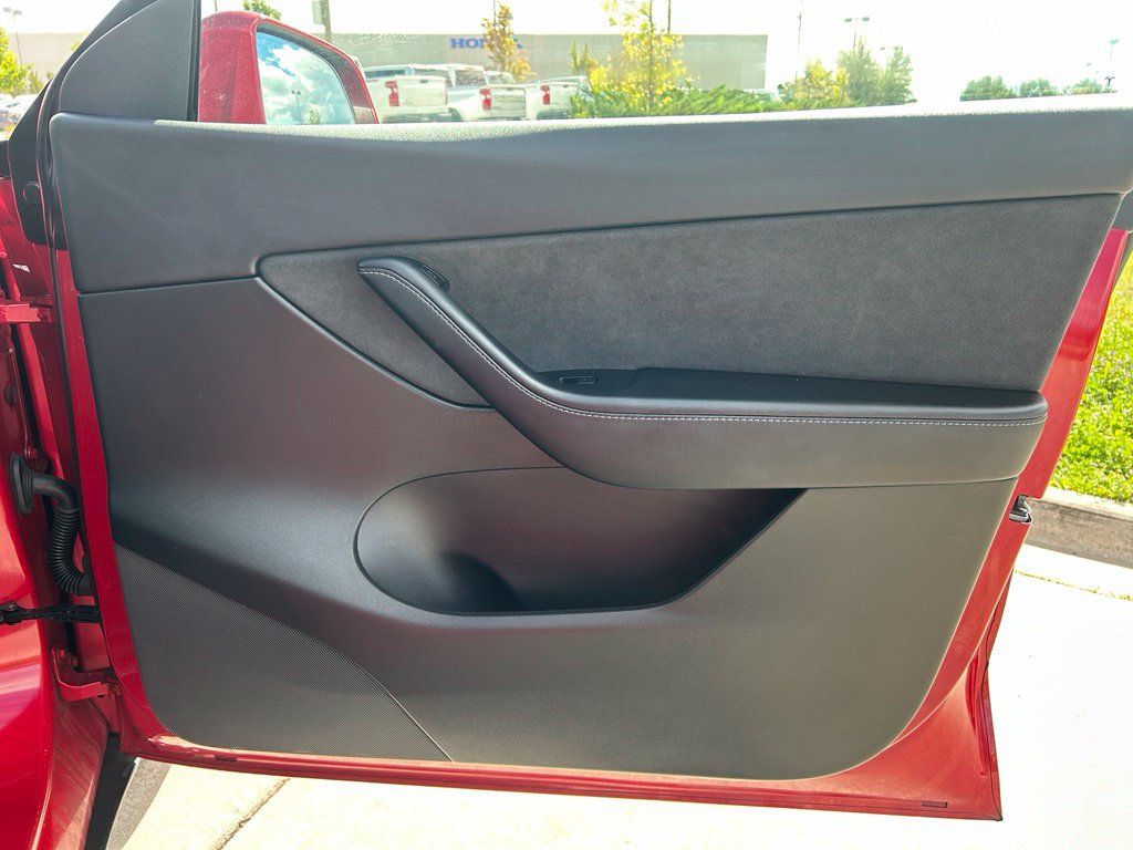 Used 2022 Tesla Model Y Performance AWD/4WD image 26
