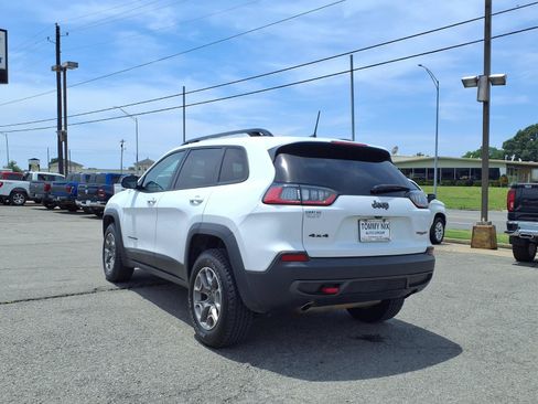 Used 2022 Jeep Cherokee Trailhawk w/ Comfort/Convenience Group AWD/4WD image 2