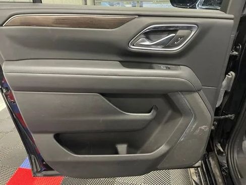 Used 2023 GMC Yukon XL SLE AWD/4WD image 12