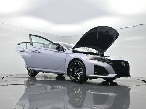 Used 2025 Nissan Altima 2.5 SR AWD/4WD image 29