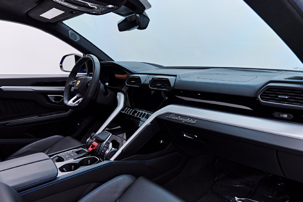 Used 2020 Lamborghini Urus AWD/4WD image 44