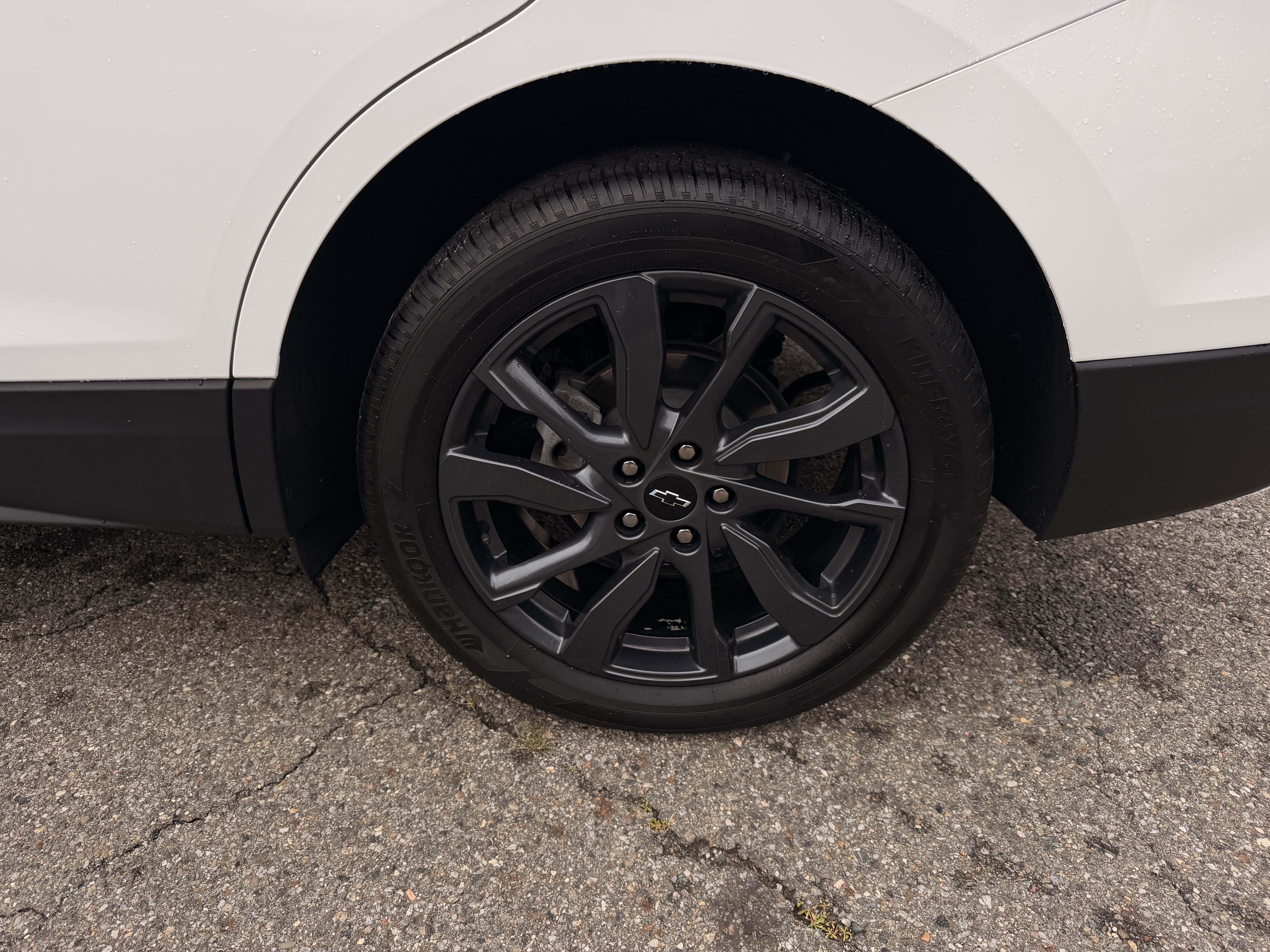 Used 2024 Chevrolet Equinox RS w/ LPO, Floor Liner Package AWD/4WD image 9