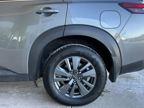 Used 2024 Nissan Pathfinder S image 23