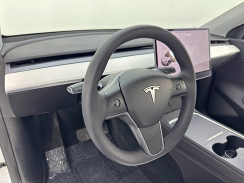 Used 2021 Tesla Model Y Long Range image 14