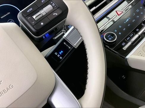 Used 2025 Hyundai Santa Fe Calligraphy AWD/4WD image 16