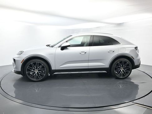Used 2024 Porsche Macan 4 Electric image 2