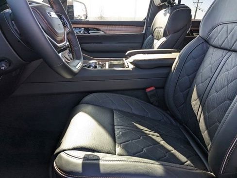 New 2024 Jeep Grand Wagoneer L Series III AWD/4WD image 15