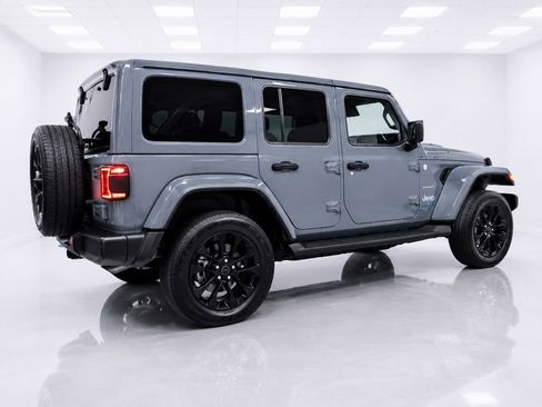Used 2024 Jeep Wrangler Unlimited Sahara w/ Technology Group AWD/4WD image 4