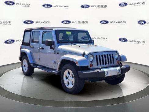 Used 2013 Jeep Wrangler Unlimited Sahara AWD/4WD image 7