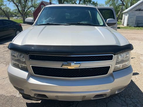Used 2009 Chevrolet Suburban LT image 8