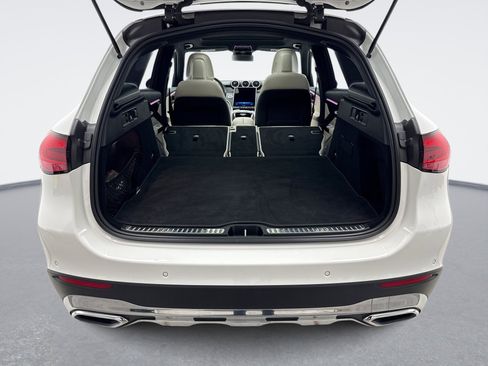 Used 2025 Mercedes-Benz GLC 300 4MATIC image 23