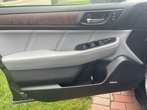 Used 2019 Subaru Outback 2.5i Limited AWD/4WD image 21