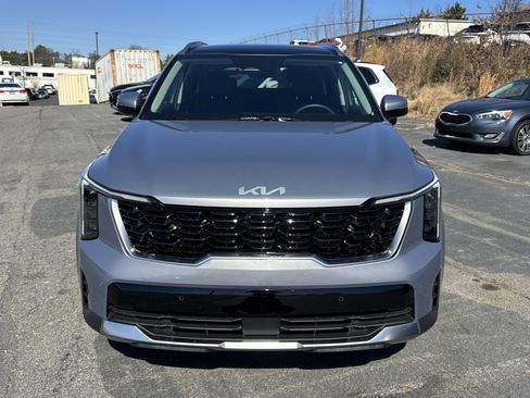 Certified 2025 Kia Sorento EX w/ Panoramic Sunroof Package image 2
