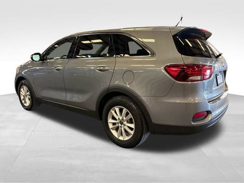 Used 2019 Kia Sorento L FWD image 2