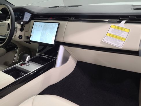 New 2026 Land Rover Range Rover SE AWD/4WD image 4