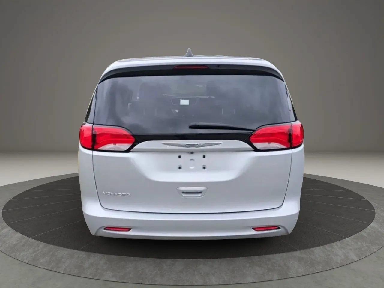 Used 2022 Chrysler Voyager LX FWD image 5