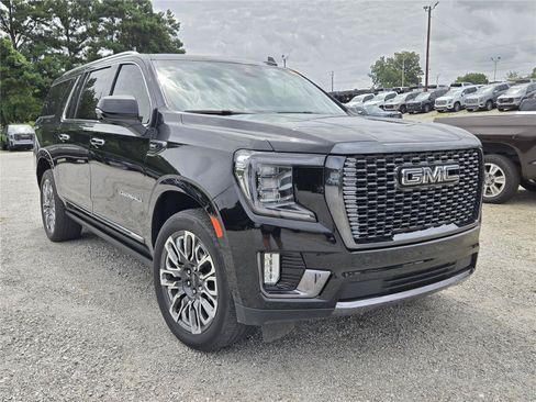 Used 2023 GMC Yukon XL Denali Ultimate w/ LPO, Floor Liner Package AWD/4WD image 2