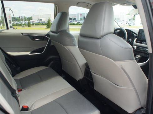 Used 2022 Toyota RAV4 XLE Premium FWD image 21