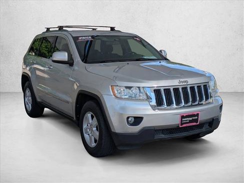 Used 2011 Jeep Grand Cherokee Laredo AWD/4WD image 3