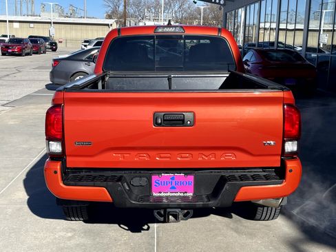 Used 2018 Toyota Tacoma TRD Sport image 3