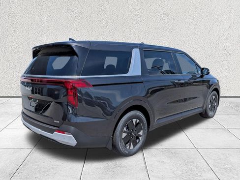New 2026 Kia Carnival LXS FWD image 3