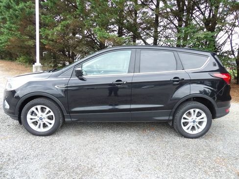 Used 2019 Ford Escape SE AWD/4WD image 2