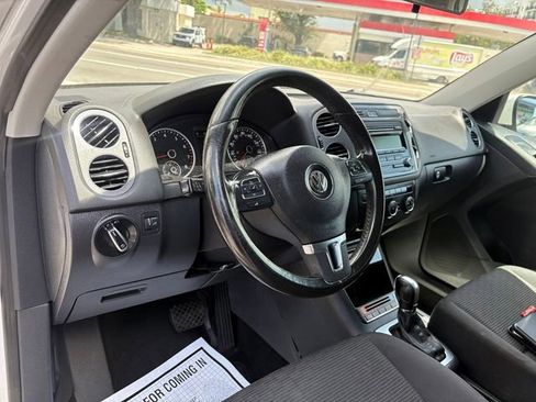 Used 2014 Volkswagen Tiguan S image 15