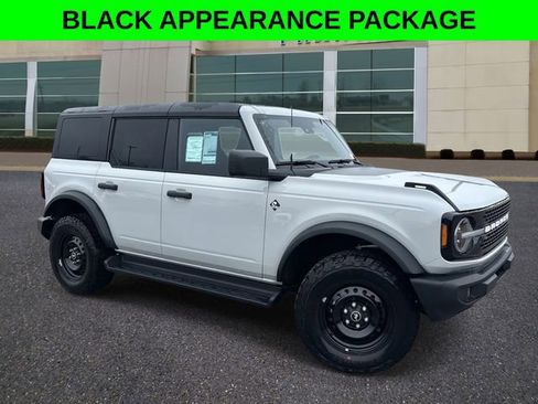 New 2026 Ford Bronco Outer Banks w/ Black Appearance Package image 1