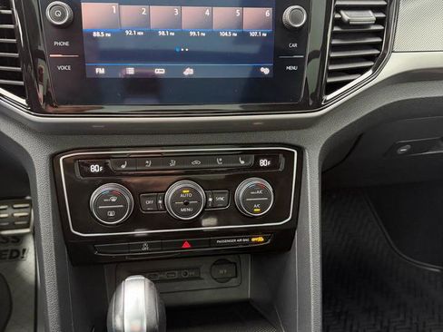 Used 2020 Volkswagen Atlas Cross Sport SEL Premium image 16