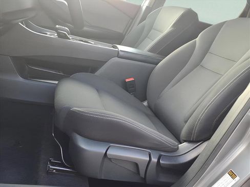 Used 2023 Nissan Rogue S image 12