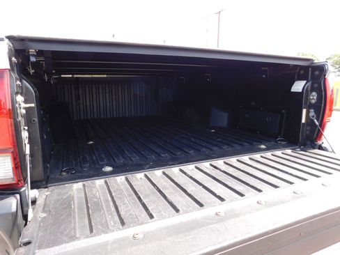 Used 2018 Toyota Tacoma SR AWD/4WD image 8
