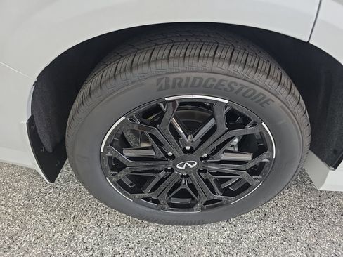 New 2026 INFINITI QX80 4WD image 15
