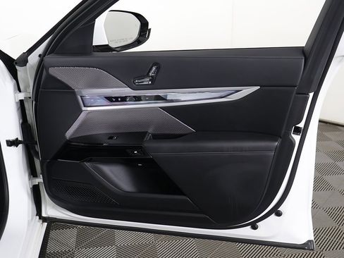 Used 2023 BMW 760i xDrive w/ Parking Assistance Package image 27