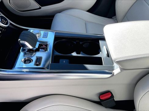 Used 2024 Jaguar XF R-Dynamic SE image 16