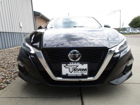 Used 2022 Nissan Altima 2.5 SV w/ SV Premium Package image 2