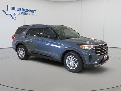 Certified 2026 Ford Explorer Active RWD image 3