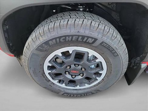 Used 2025 Toyota 4Runner 4WD image 9