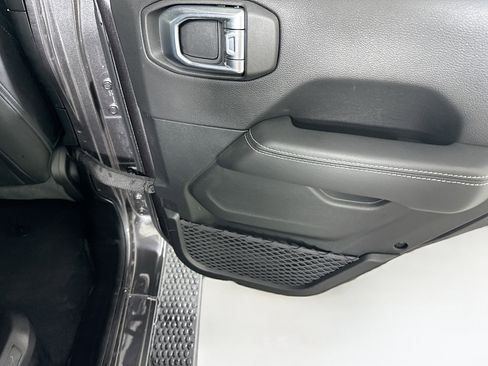 Used 2023 Jeep Wrangler Sahara image 28