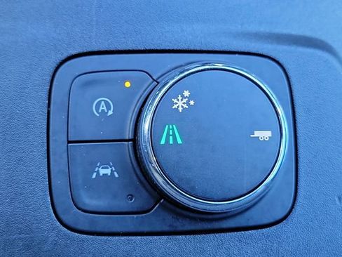 Certified 2023 Chevrolet Traverse LT image 33