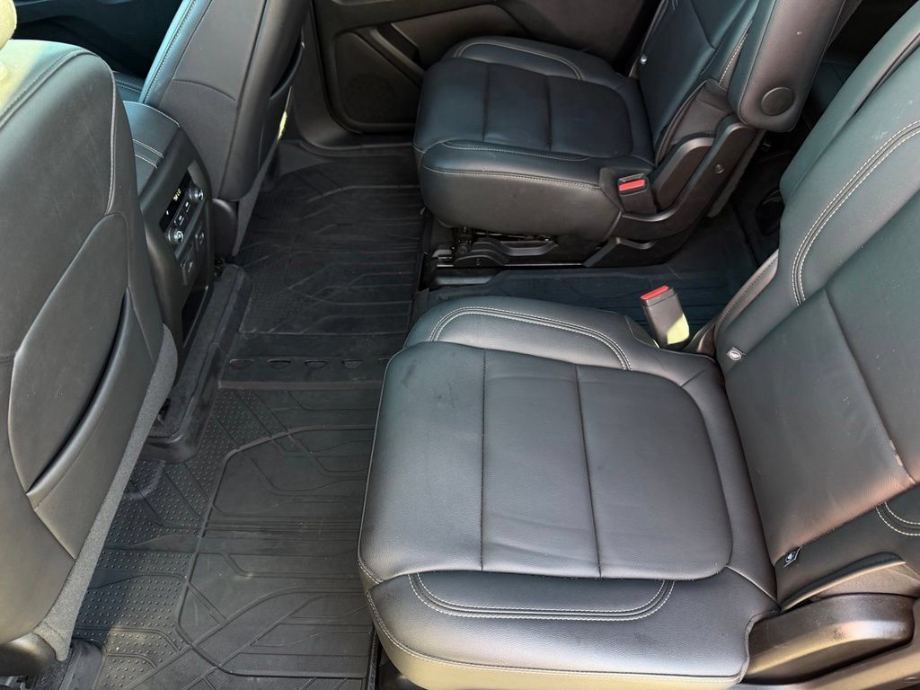 Used 2023 Chevrolet Traverse LT w/ LT Premium Package FWD image 12