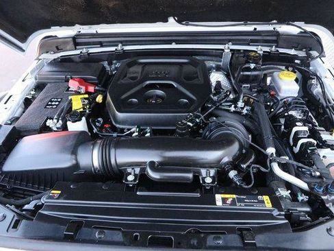 Used 2025 Jeep Wrangler Unlimited Rubicon image 28