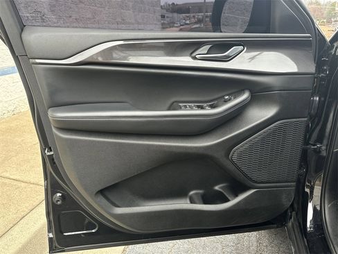 Used 2023 Jeep Grand Cherokee L Laredo image 10