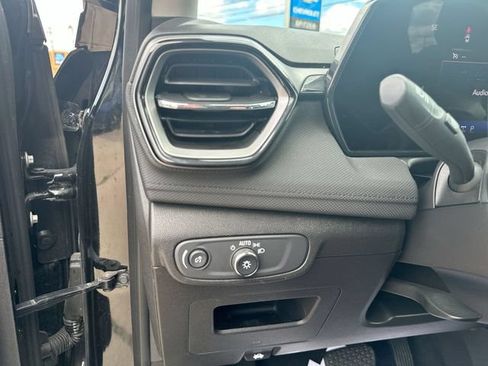Used 2025 Chevrolet TrailBlazer LT AWD/4WD image 19