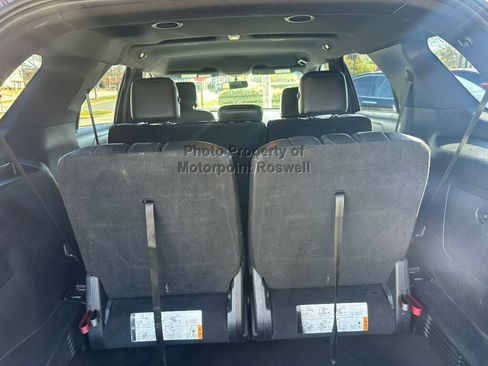 Used 2018 Ford Explorer XLT FWD image 23