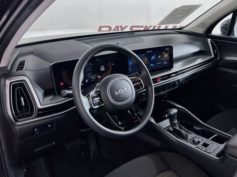 Used 2025 Kia Sorento LX FWD image 33